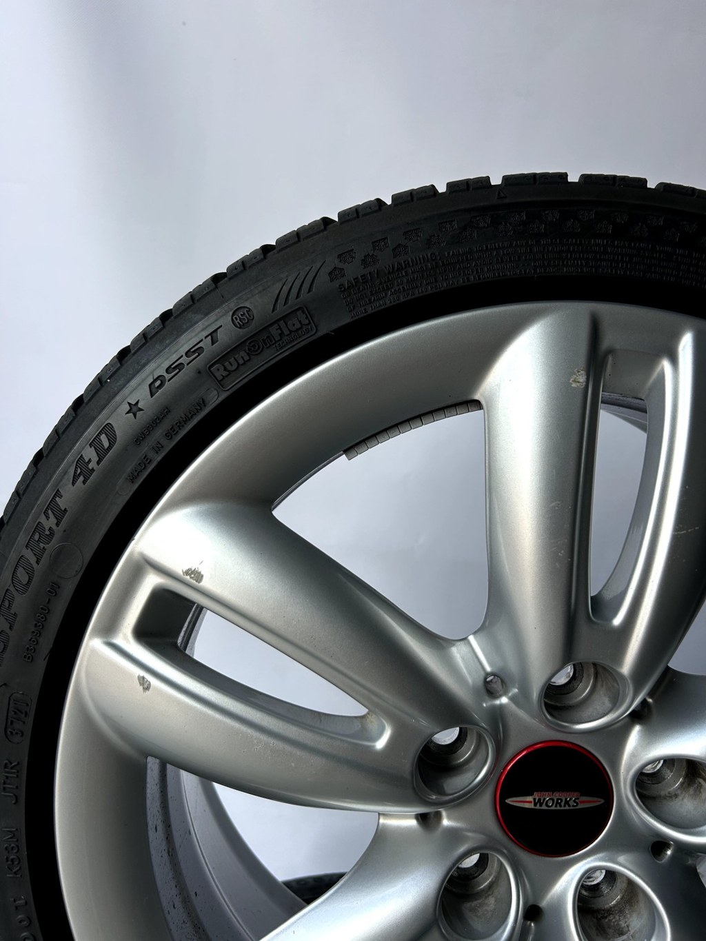 MINI Cooper S F55 F56 F57 17 inch JCW Velgen + Winterbanden — thumbnail 10