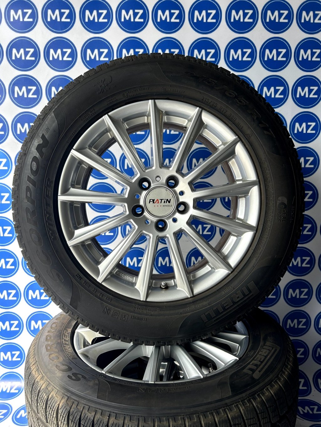 Volkswagen Tiguan | 17 inch Velgen + Pirelli Winterbanden — thumbnail 3