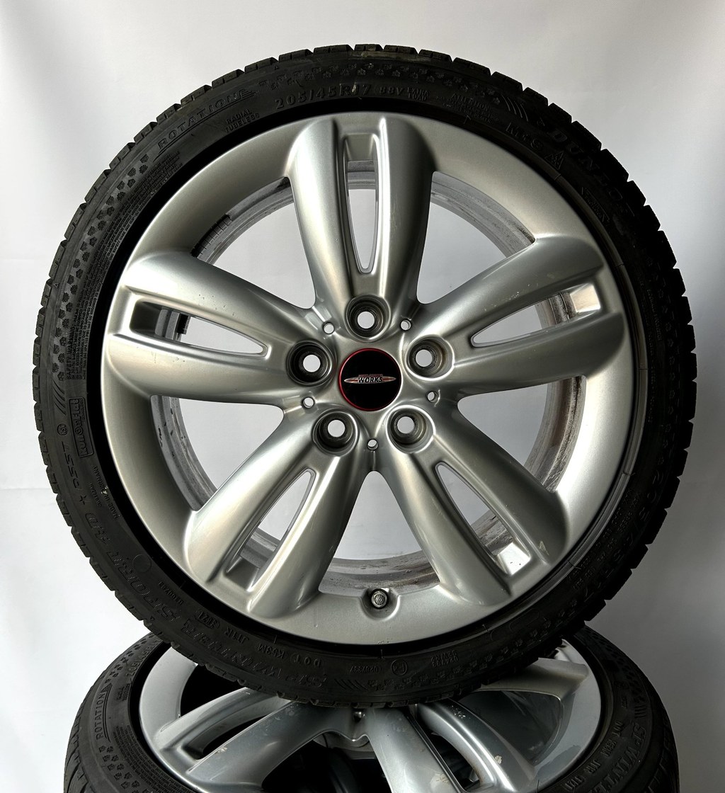 MINI Cooper S F55 F56 F57 17 inch JCW Velgen + Winterbanden — foto 1