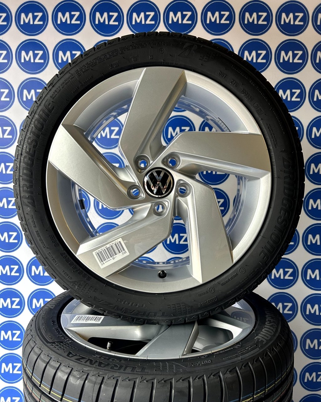 Volkswagen Golf 8 | Nieuwe 17 inch Velgen + Banden — foto 1
