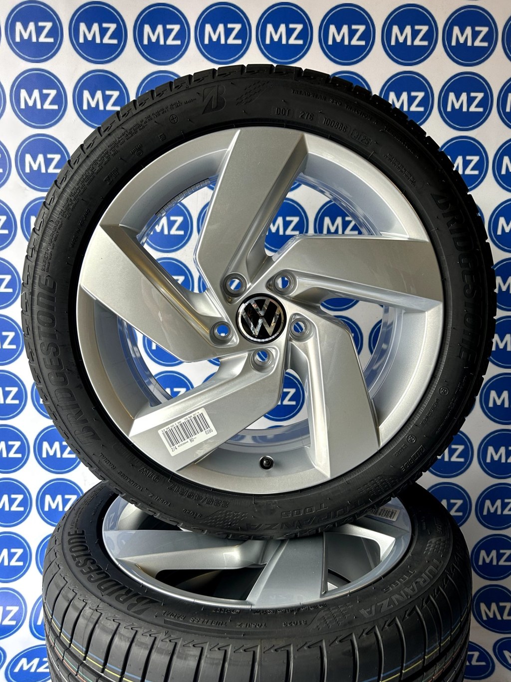 Volkswagen Golf 8 | Nieuwe 17 inch Velgen + Banden — thumbnail 3