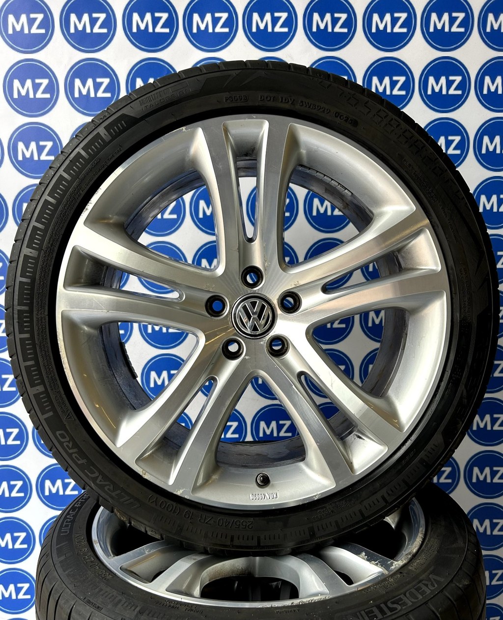 Volkswagen Tiguan 5N | 19 inch Savannah Velgen + Zomerbanden — foto 1
