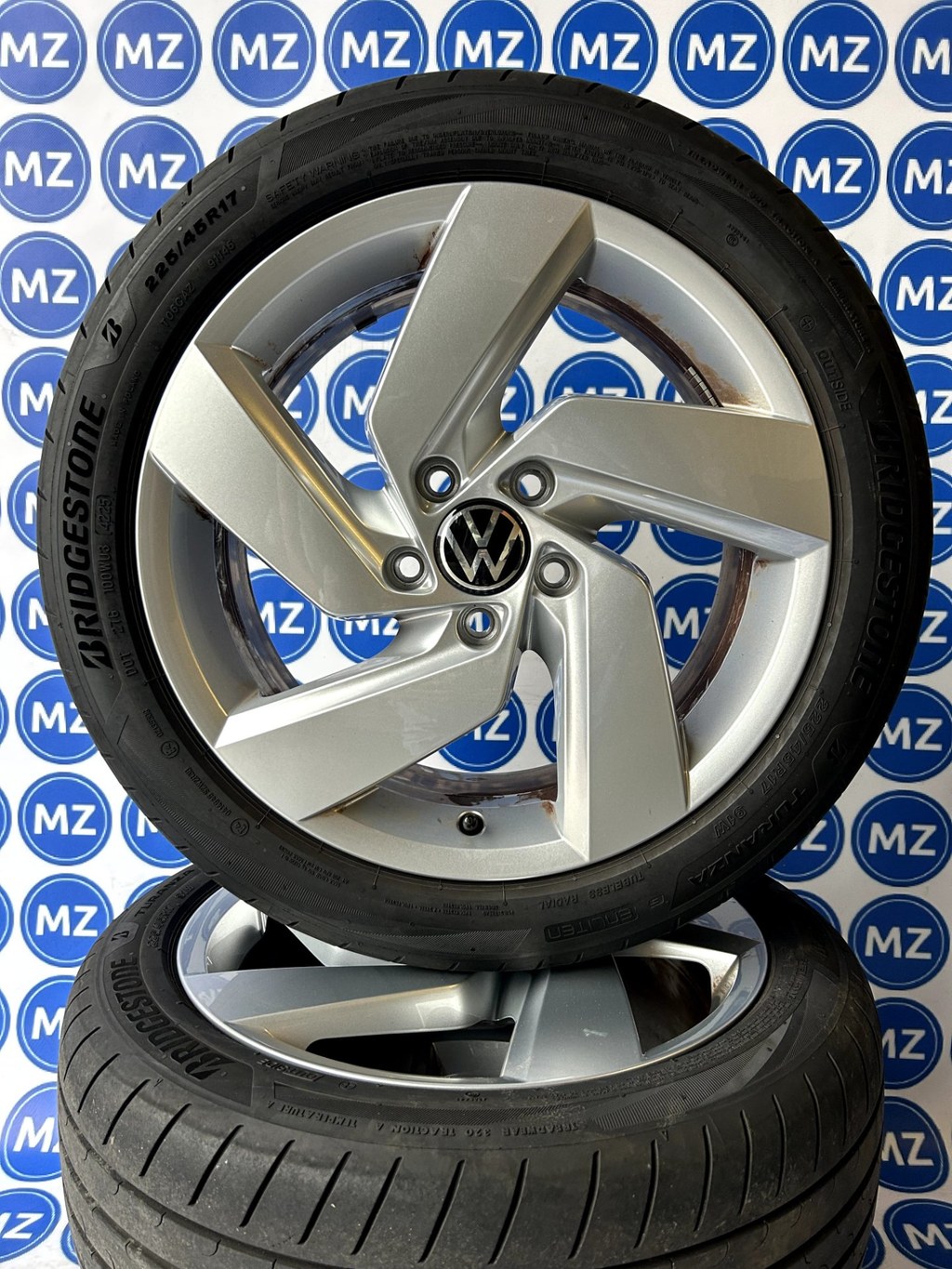 Volkswagen Golf 8 | 17 inch Demo Velgen + Banden — thumbnail 3