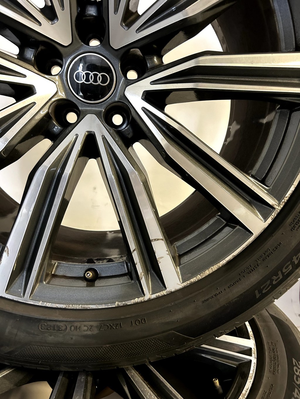 Audi Q8 SQ8 | 21 inch Velgen + Zomerbanden — thumbnail 14