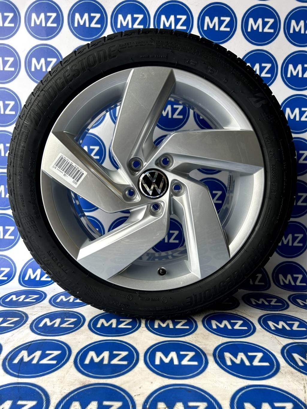 Volkswagen Golf 8 | Nieuwe 17 inch Velgen + Banden — thumbnail 8