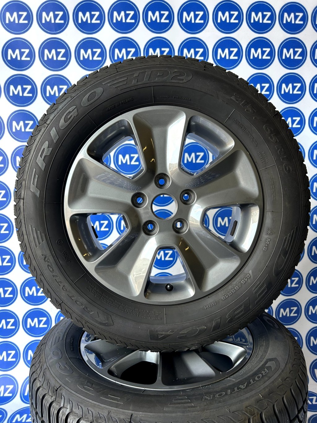 Dacia Duster | 16 inch Velgen + Winterbanden — thumbnail 3