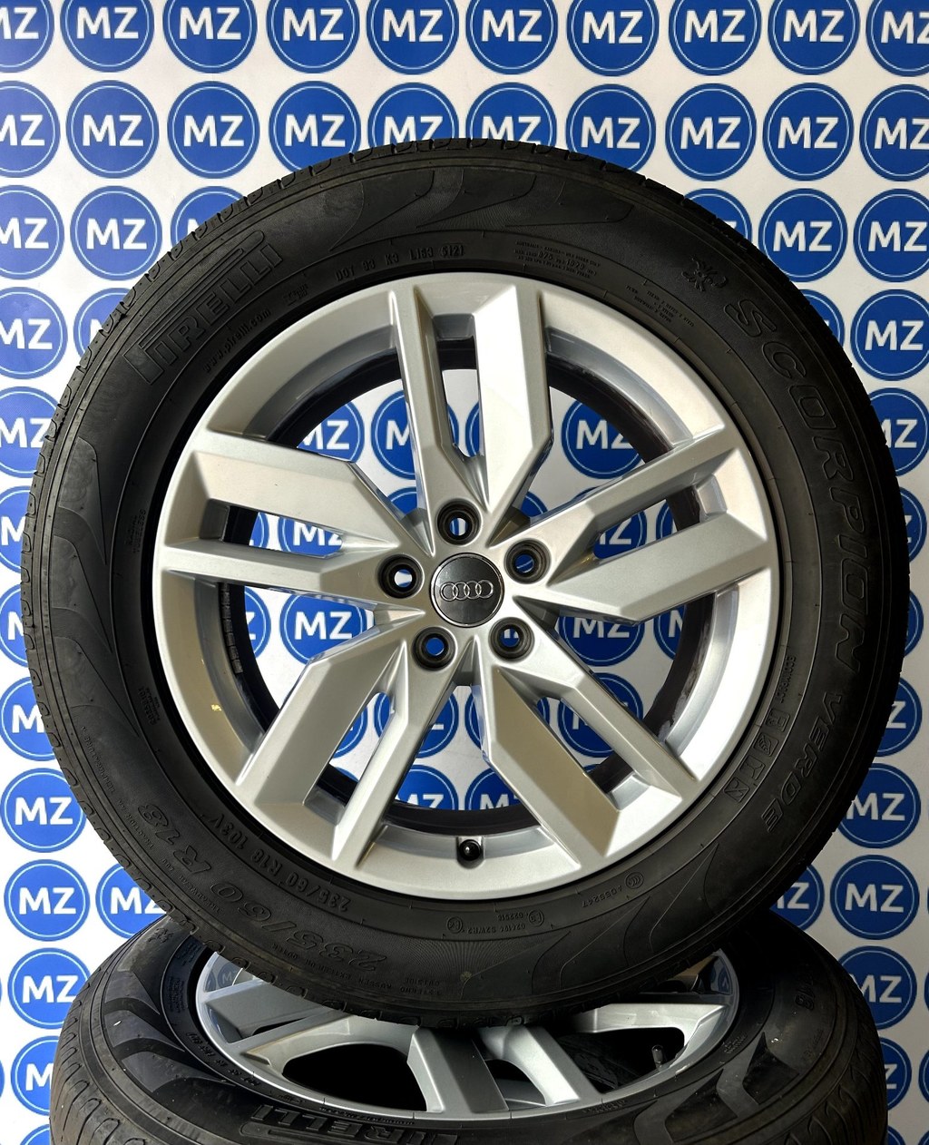 Audi Q5 | 18 inch Velgen + Zomerbanden — foto 1