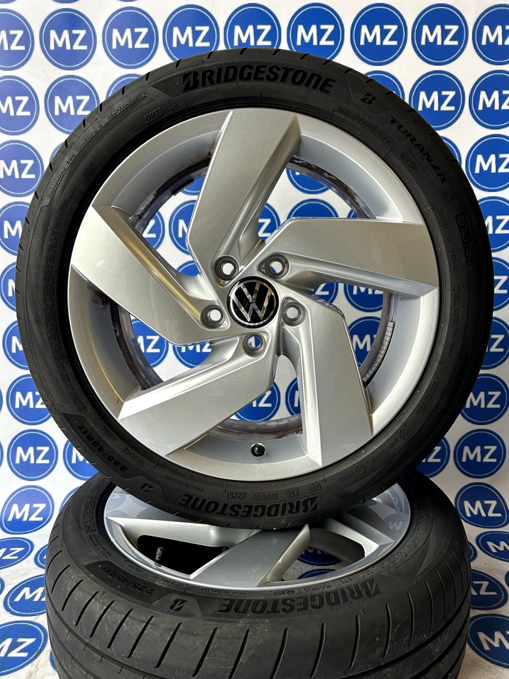 Volkswagen Golf 8 | 17 inch Demo Velgen + Banden — thumbnail 5