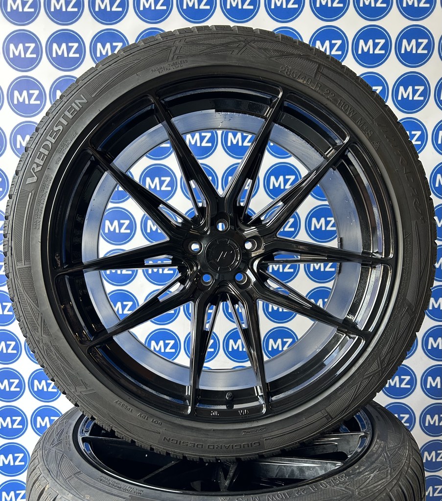 Audi Q8 JR Racing 22 inch Velgen + Winterbanden — foto 1