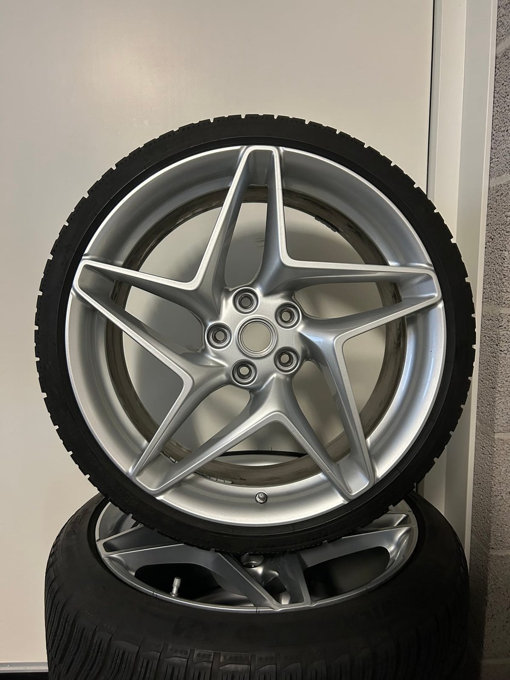 Ferrari F8 Tributo 20 inch Velgen + Banden — thumbnail 3