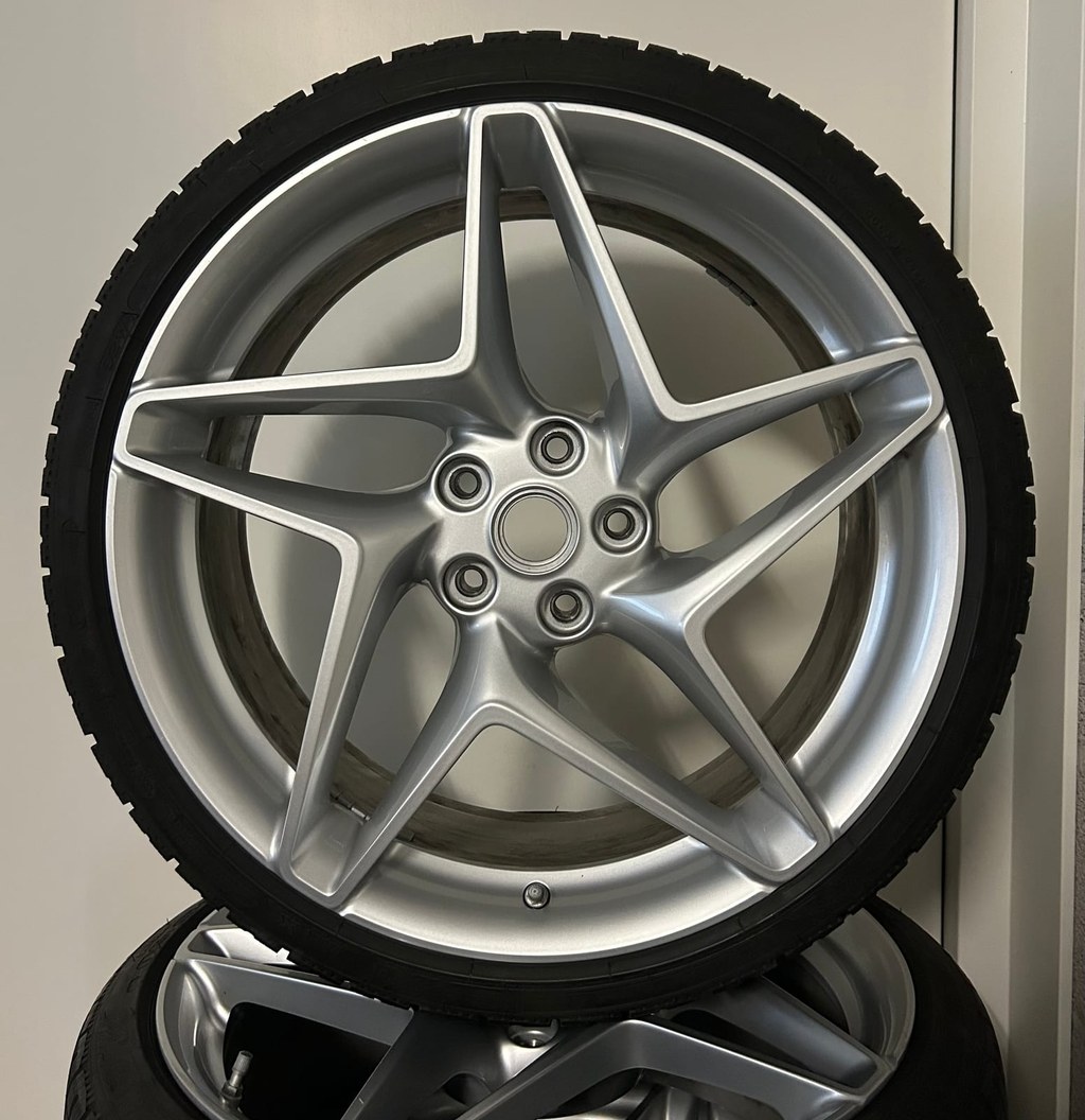 Ferrari F8 Tributo 20 inch Velgen + Banden — foto 1